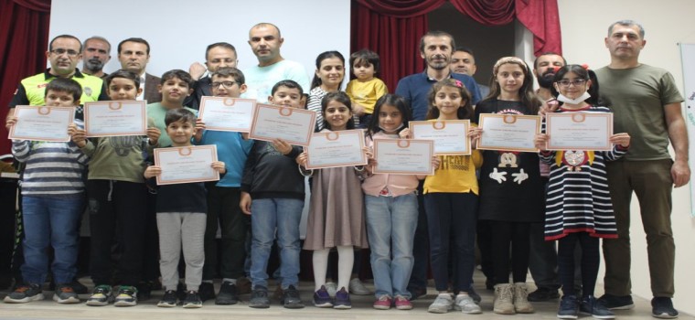 Kahta’daki üstün yetenekli öğrencilere sertifikaları verildi