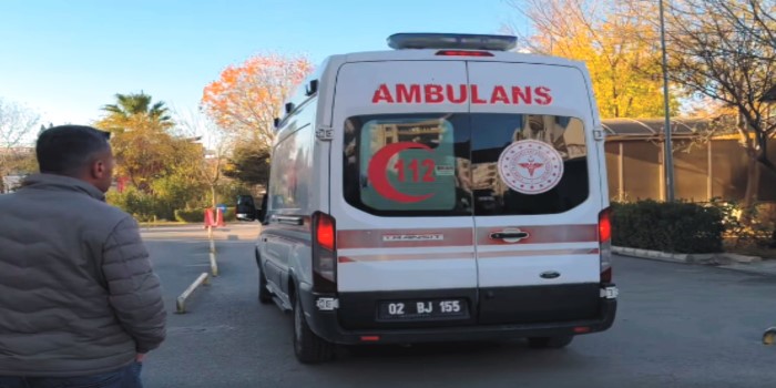 Devrilen traktörün altında kalan sürücü hayatını kaybetti