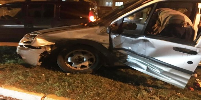Kahta’da hafif ticari araçla otomobil çarpıştı: 8 yaralı