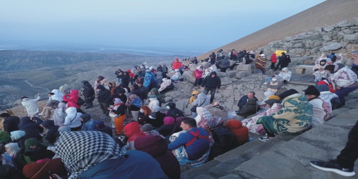 Bayram tatilinde 10 bin kişi Nemrut Dağı’nı ziyaret etti