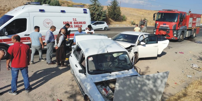 Kahta’da trafik kazası: 4 yaralı