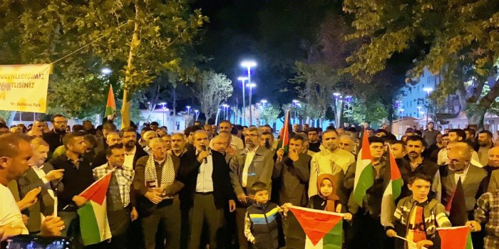 Adıyaman'da İsrail'e gece protestosu