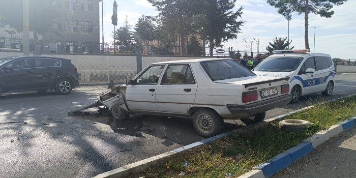 Besni’de iki otomobil çarpıştı: 5 yaralı
