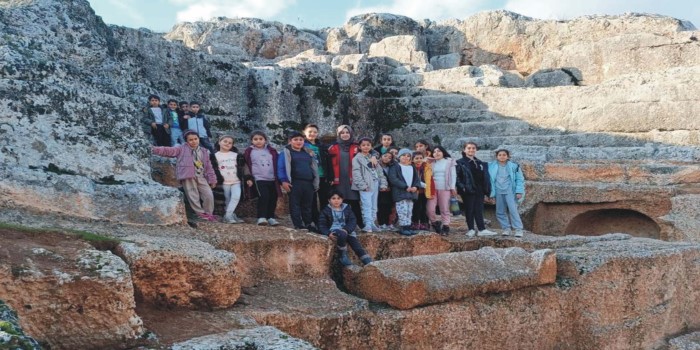 Adıyaman’da depremzede çocuklar tarihi mekanları gezdi