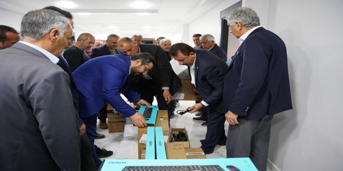 Kahta Belediyesi’nden muhtarlara teknolojik destek