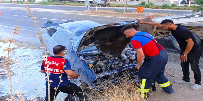 Devrilen otomobil sürücüsü ağır yaralandı