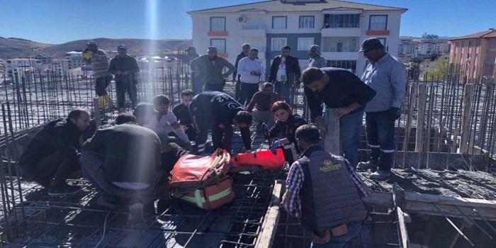 Beton dökümü sırasında bom kırıldı, 1 işçi yaralandı