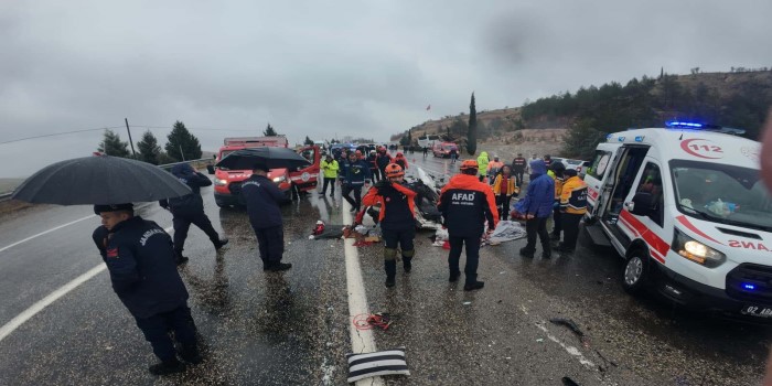 Kahta'da feci kaza: 3 ölü, 3 yaralı
