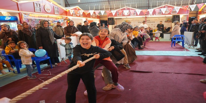 Çocuklar, Ramazan Çarşısı’nda gönüllerince eğlendi