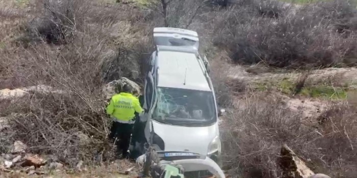 Adıyaman'da devrilen otomobildeki 4 kişi yaralandı