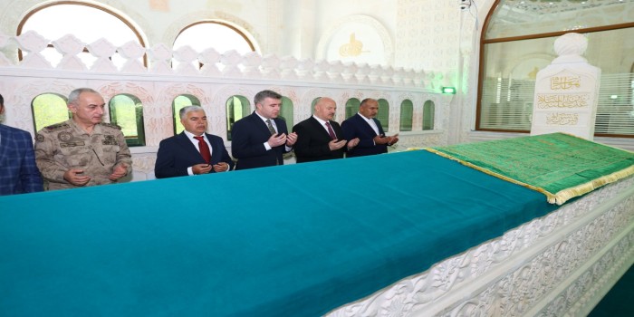 Vali Küçük, Hz. Üzeyir Peygamber Külliyesi’ni ziyaret etti