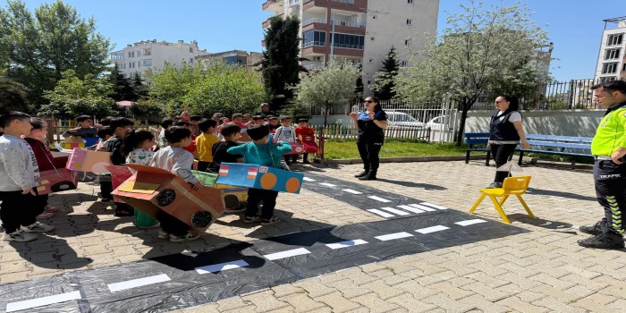 Minik öğrenciler, çevre duyarlılığına dikkat çekti