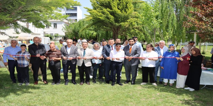 Kahta’da özel eğitim öğrencileri resim sergisi düzenlendi
