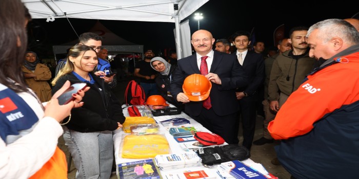 Vali Küçük, MotoFest alanındaki esnafı ziyaret etti