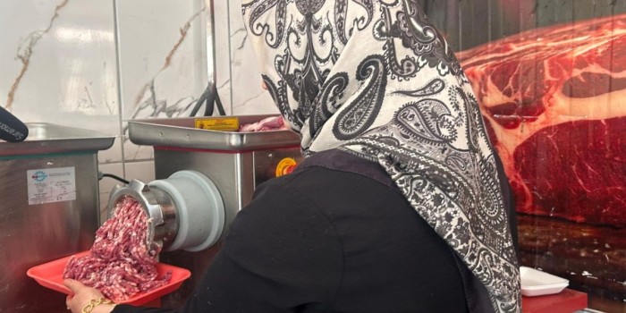 Kasaplarda kurbanlıklardan sonra kıyma mesaisi başladı
