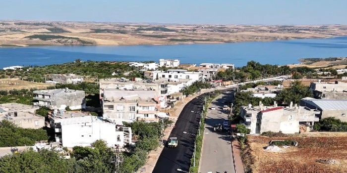 Baraj yolunda sıcak asfalt serimi çalışmalarına başlandı